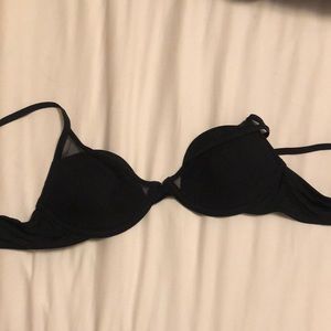 Pepper bras and wash bag